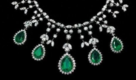 佩戴珠寶首飾的優雅之道 實用注意事項全解析